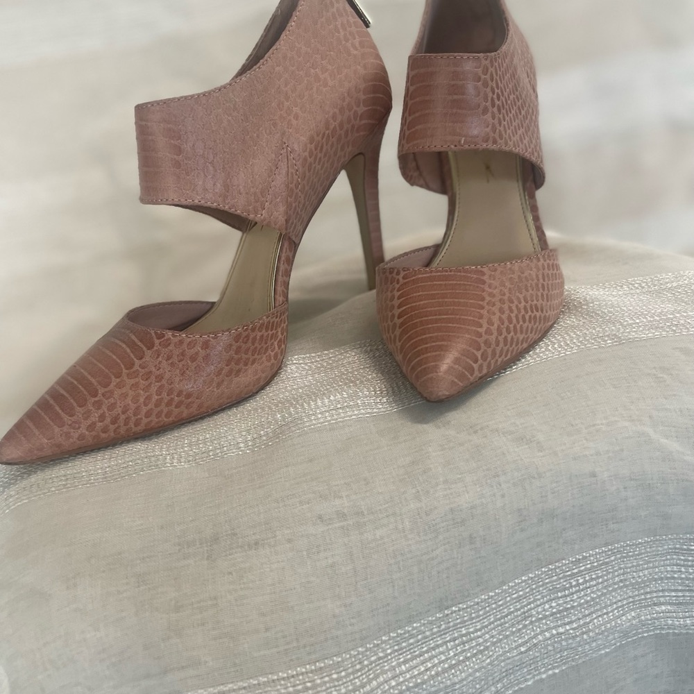 Jessica Simpson heels